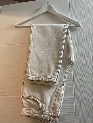 TRENDYOLMİLLA BEYAZ MOM JEAN