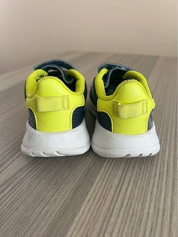 24 Beden Adidas erkek bebek ayakkabı