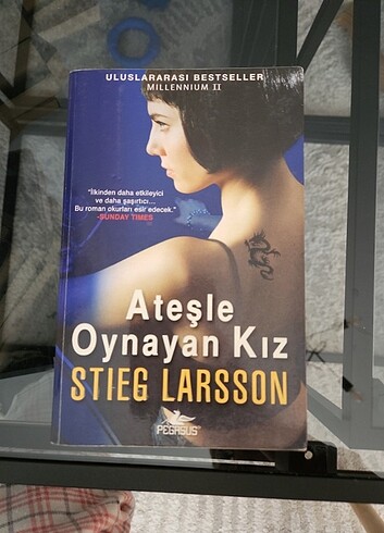 Atesle oynayan kiz