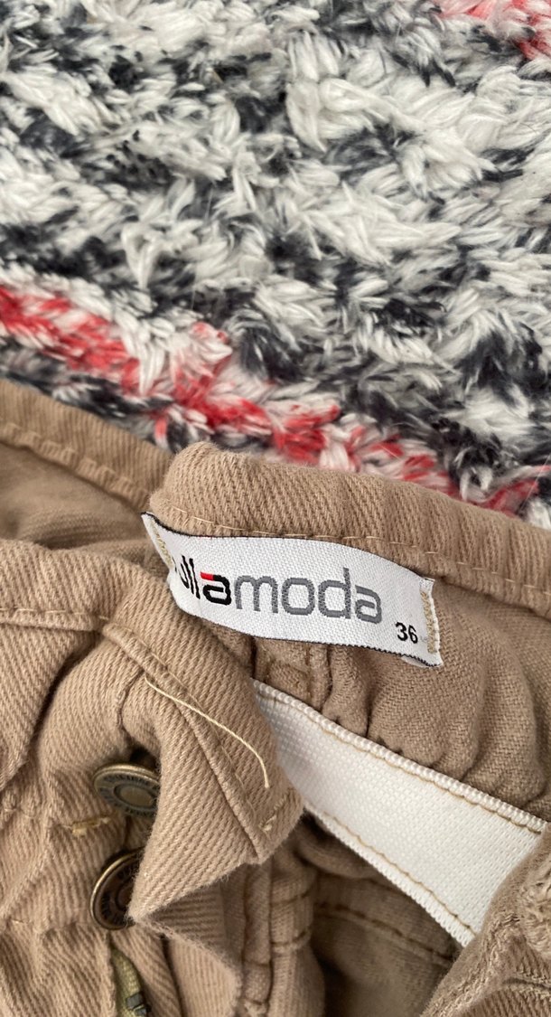 Kemer Detaylı Rahat Kesim Midi Kumaş Pantolon - Görsel 4