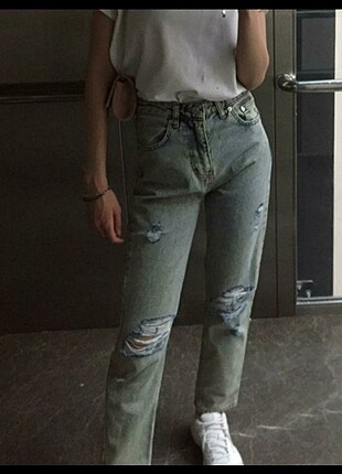 yırtık mom jean