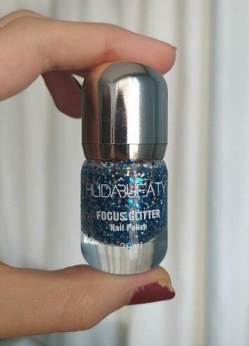 huda beauty focus glitter oje