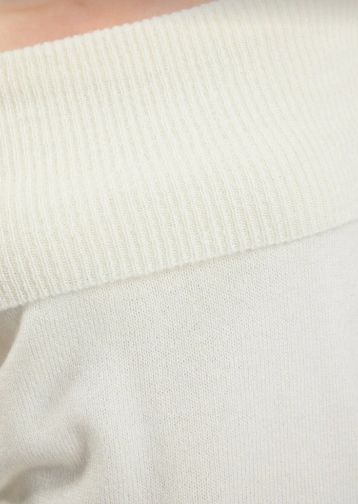 Beyaz Tüy Detaylı Kayık Yaka Kadın Kazak - Görsel 3