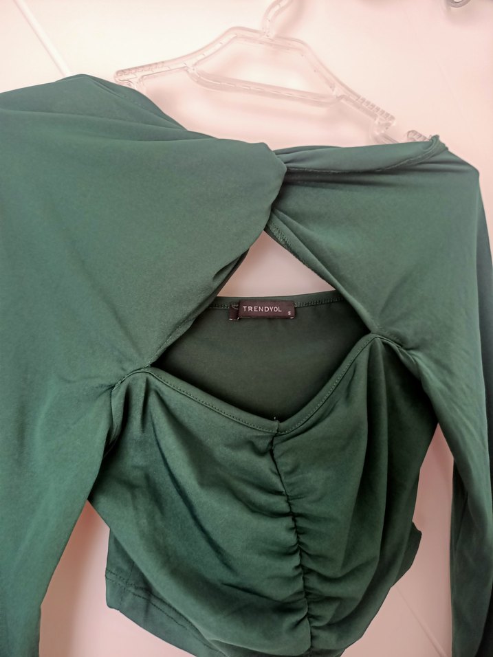Uzun Kollu Yeşil Drapeli Kadın Bluz - Görsel 2