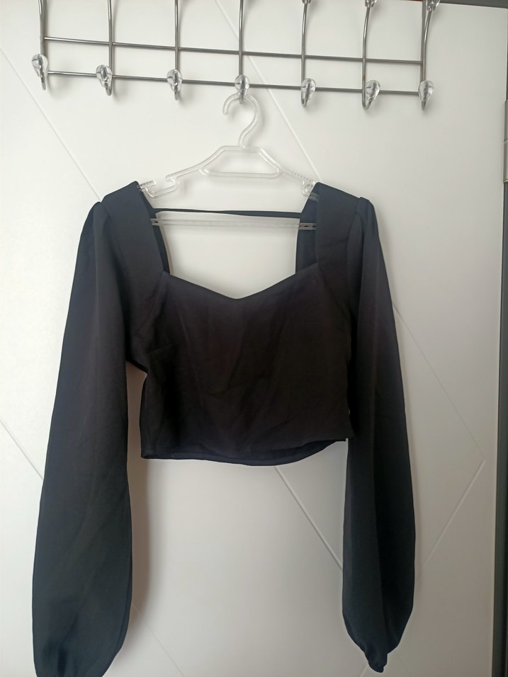 Siyah V Yaka Uzun Kollu Kısa Bluz - Görsel 3