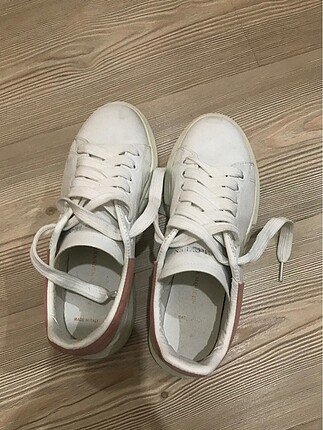 SNEAKER