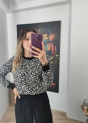 Zara Kadın Siyah Leopar Desenli Puf Kollu Sweatshirt