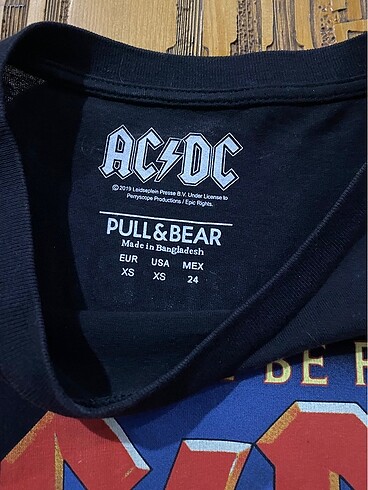 xs Beden ac dc pull and bear tshirt