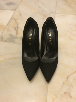 Siyah süet stiletto