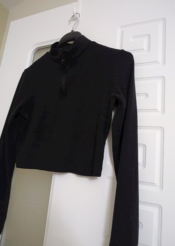 Kız Çocuk Siyah Düğmeli Boğazlı Bolero - Görsel 2