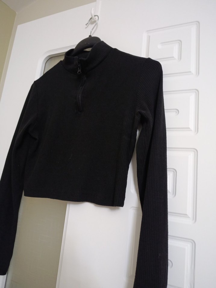 Kız Çocuk Siyah Düğmeli Boğazlı Bolero - Görsel 2