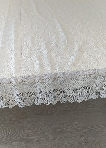 Beden beyaz Renk Beyaz Dantel Kenarlı Masa Örtüsü