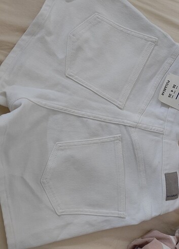 Pull and Bear Beyaz Kot Şort
