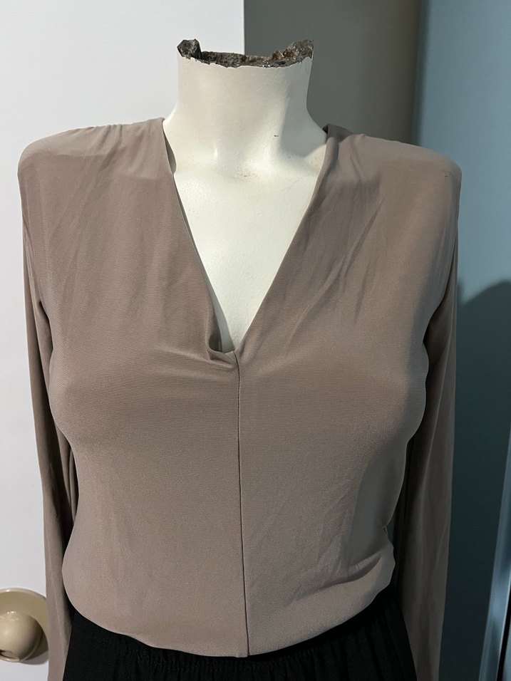 Bej V Yaka Uzun Kollu Kadın Bluz - Görsel 2