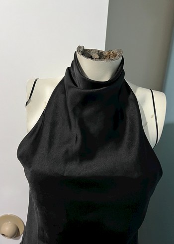 Siyah Drapeli Yüksek Yakalı Kolsuz Bluz - Görsel 5