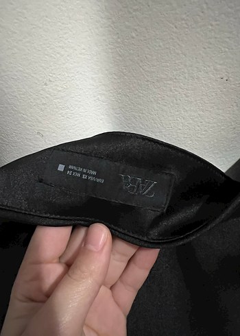 Siyah Drapeli Yüksek Yakalı Kolsuz Bluz - Görsel 9