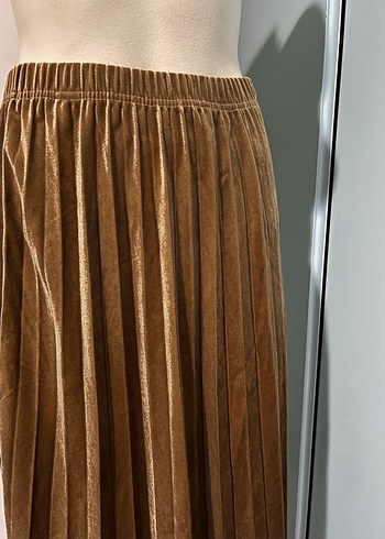 Bej Pileli Süet Uzun Etek - Görsel 4
