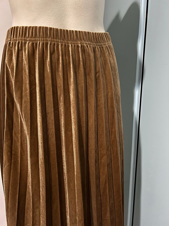 Bej Pileli Süet Uzun Etek - Görsel 4