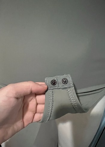 Haki Yüksek Yakalı Kolsuz Omuz Vatkalı Body - Görsel 5