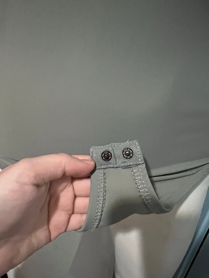 Haki Yüksek Yakalı Kolsuz Omuz Vatkalı Body - Görsel 5