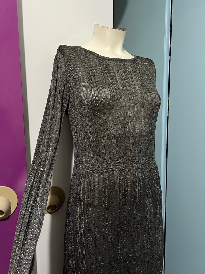 Gri Uzun Kollu Piliseli Uzun Elbise - Görsel 2