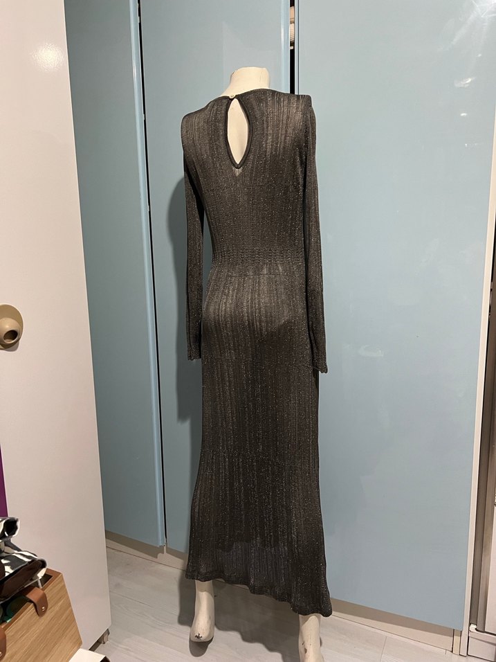 Gri Uzun Kollu Piliseli Uzun Elbise - Görsel 5