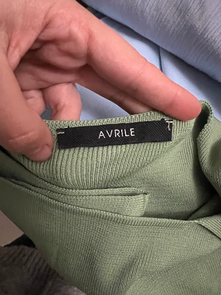 Yeşil Fitilli Kadın Atlet - Görsel 5