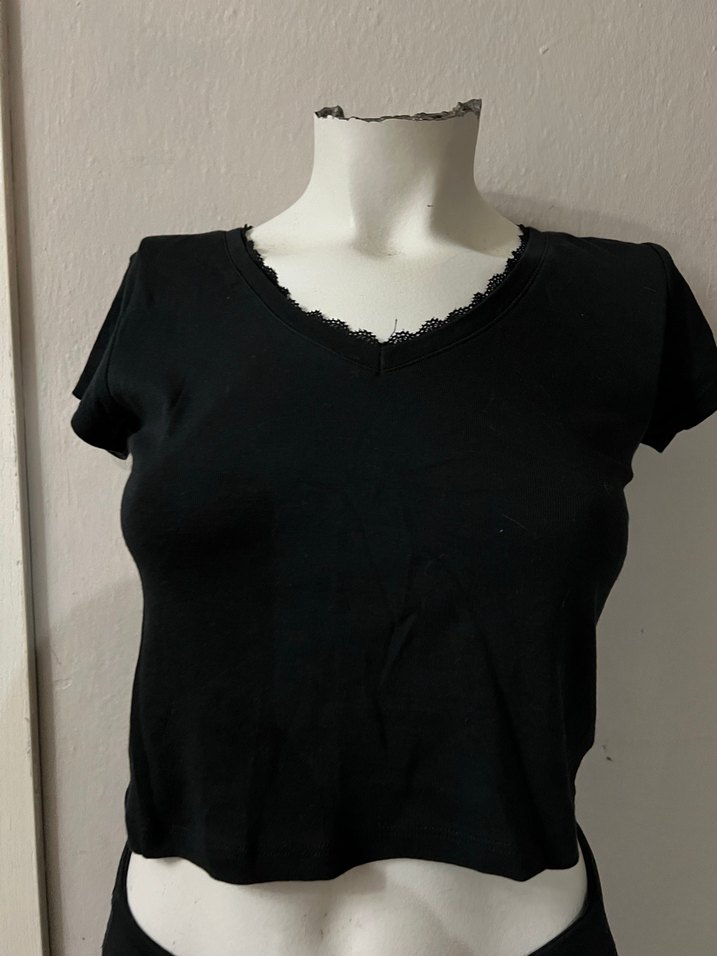 Siyah V Yaka Kısa Kollu Crop Top - Görsel 2