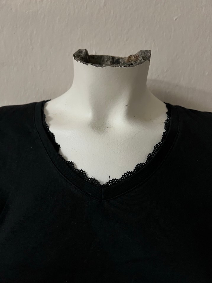Siyah V Yaka Kısa Kollu Crop Top - Görsel 3