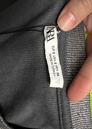 Gri V Yaka Kısa Fermuarlı Crop Top - Görsel 5