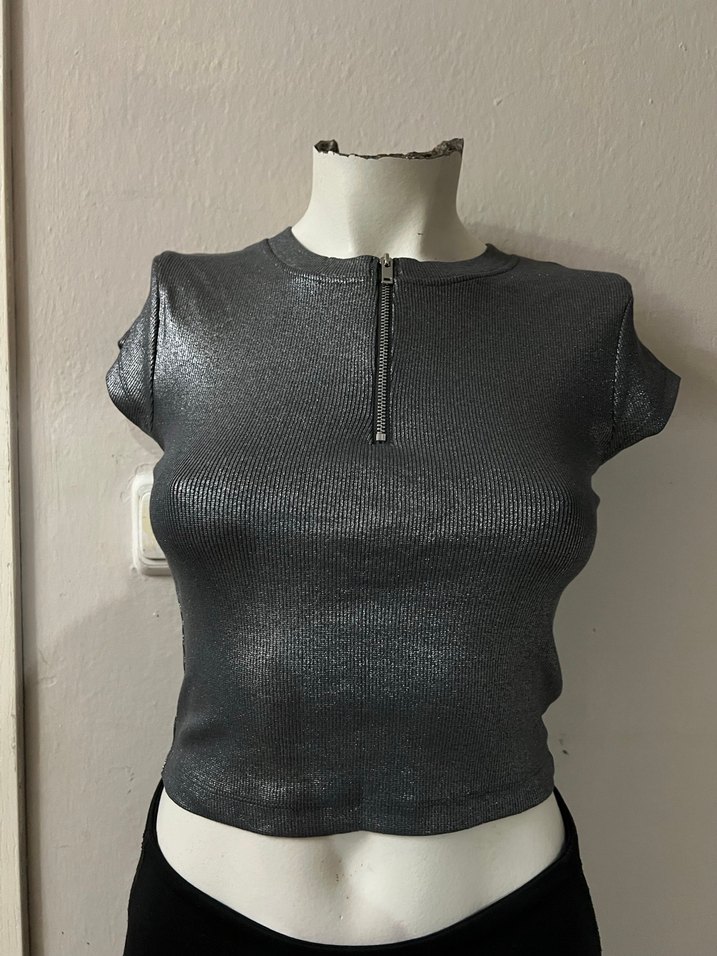 Gri V Yaka Kısa Fermuarlı Crop Top - Görsel 2