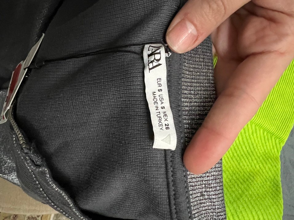 Gri V Yaka Kısa Fermuarlı Crop Top - Görsel 5