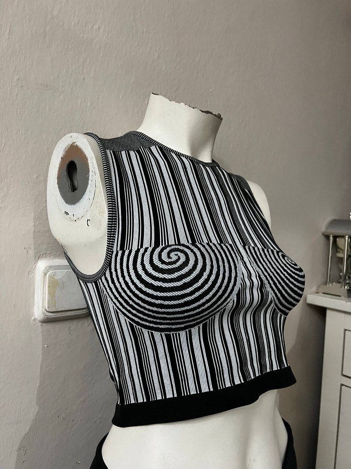 Gri Çizgili Straplez Crop Top - Görsel 2
