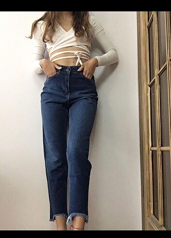 S BEDEN LACİVERT PAÇA DETAYLI MOM JEAN