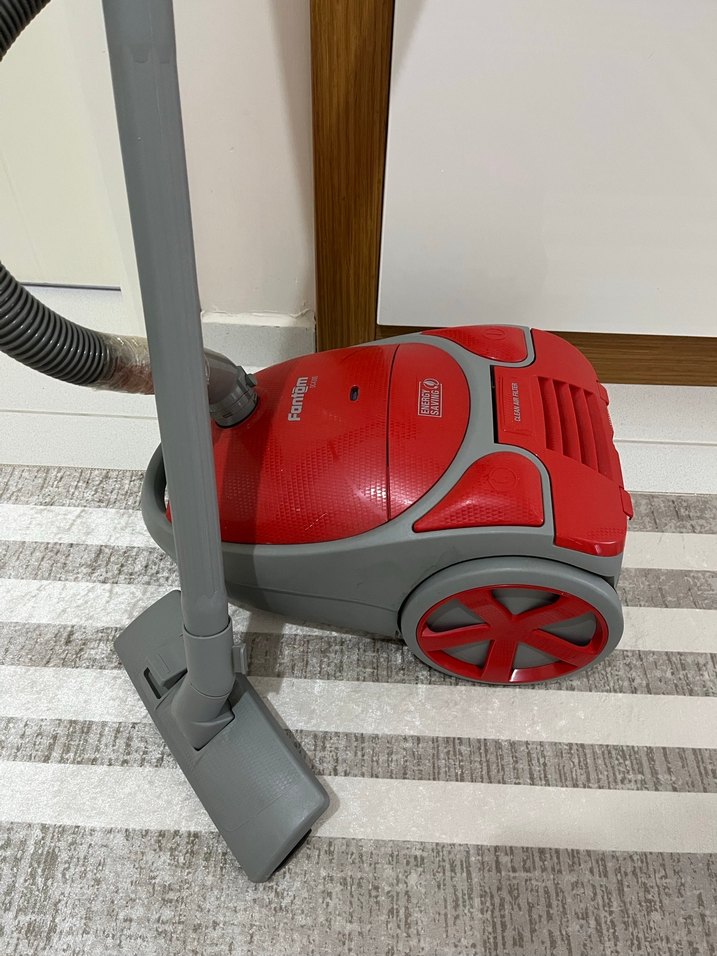 Kırmızı ve Gri Elektrikli Süpürge - Görsel 3