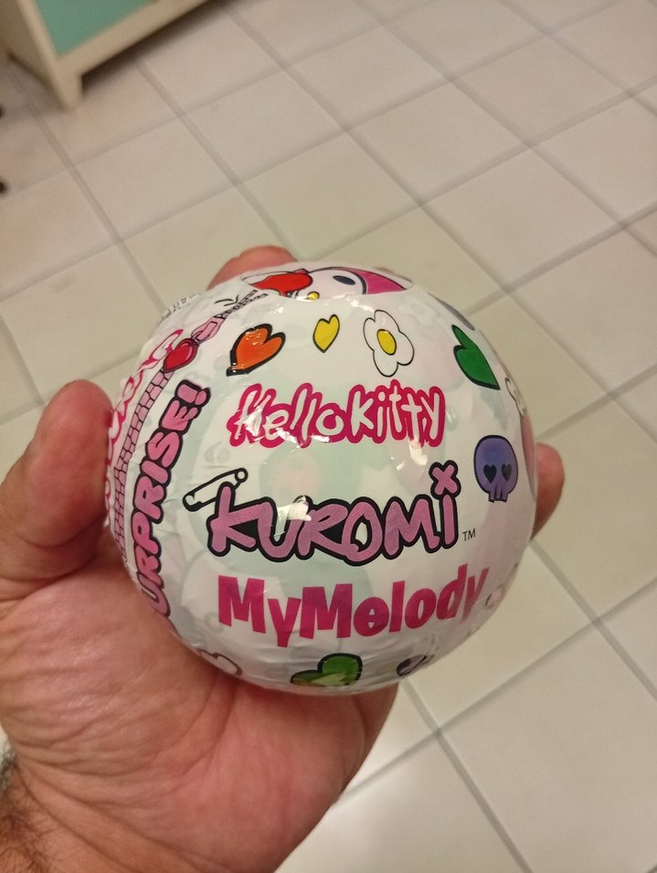 Kuromi, Hello Kitty ve My Melody Sürpriz Küre - Görsel 2