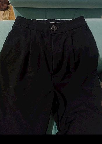 Stradivarius Siyah Geniş Paça Kumaş Pantolon - Görsel 2