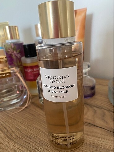 Victoria?s secret almond blossom & Oat milk comfort