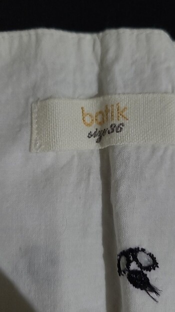 Batık marka, 38 bedene uyumlu,boyu diz ortasında biten etek.