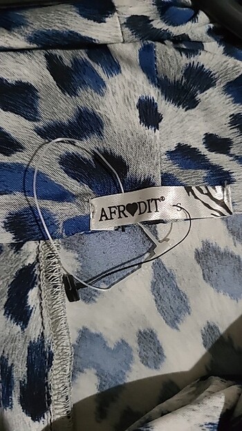 Afrodit Yeni,hiç giyilmesi.kisa özel günlerde giyilebilir.mavi leopar de