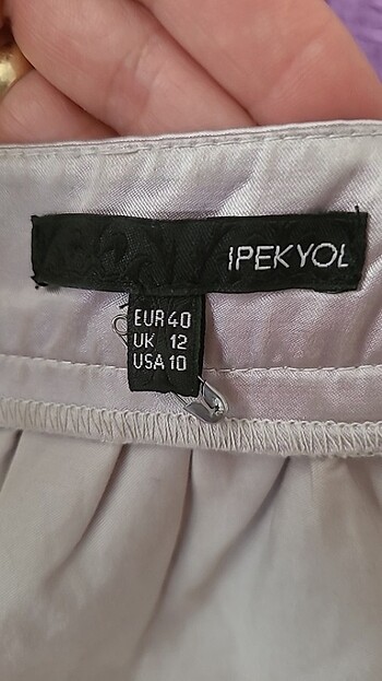 40 Beden gri Renk İpekyol beli kuşak kemerli 40 beden diz altında elbise. parlak s
