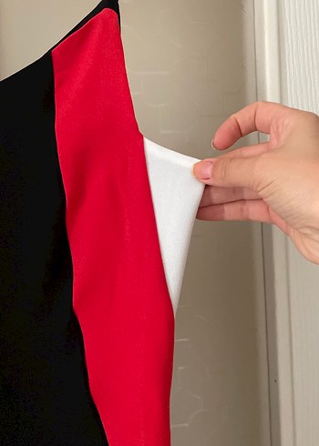 V Yaka Kırmızı Siyah Kısa Tulum - Görsel 3