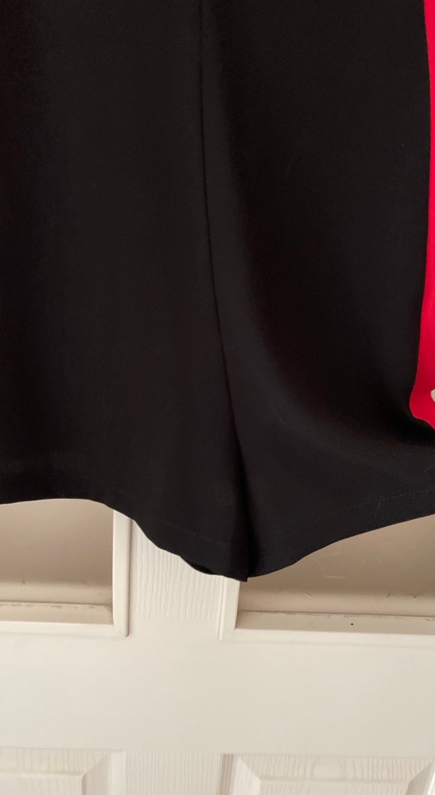 V Yaka Kırmızı Siyah Kısa Tulum - Görsel 2