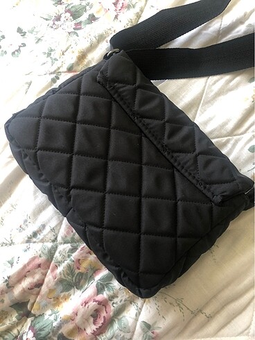 Diğer siyah çanta
