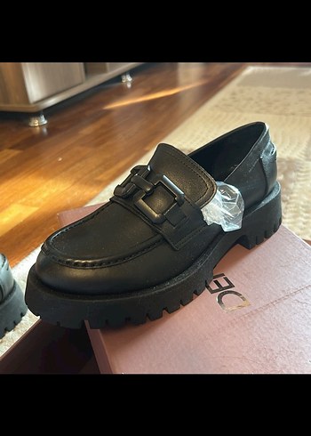 Tokalı Siyah Deri Kadın Loafer - Görsel 2