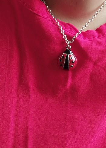 Zincir Detaylı Kırmızı Uğur Böceği Kolye - Görsel 2