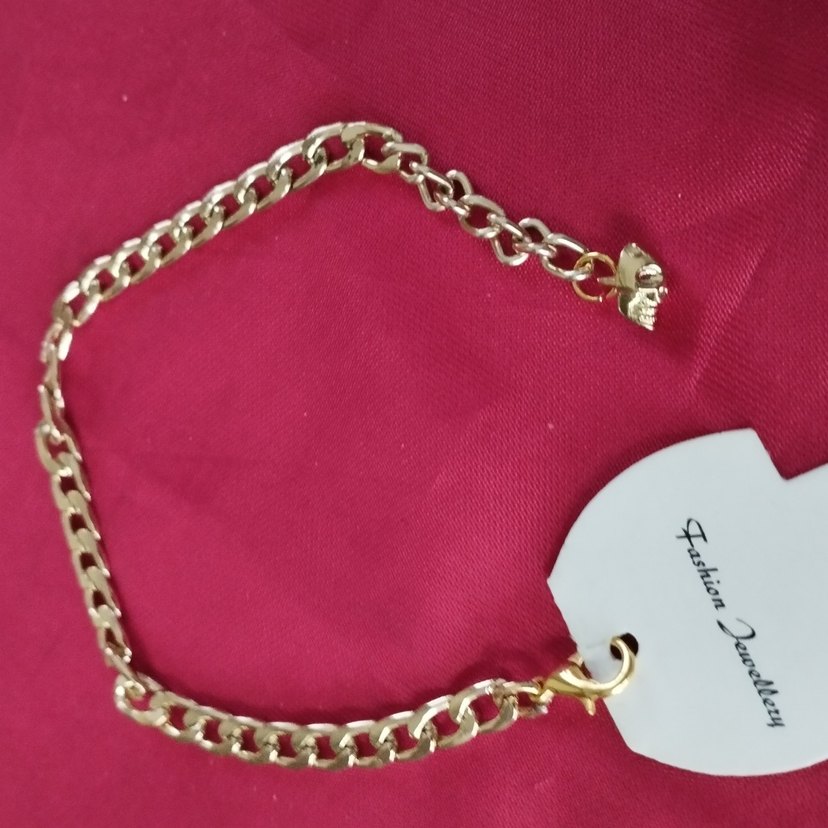 Zincir Detaylı Parlak Altın Bileklik - Görsel 4