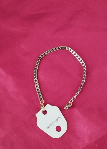 Zincir Detaylı Altın Renk Kadın Bileklik - Görsel 2