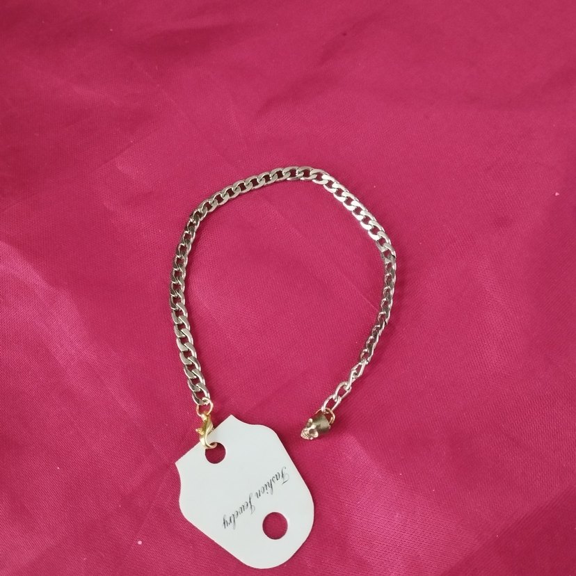 Zincir Detaylı Altın Renk Kadın Bileklik - Görsel 3