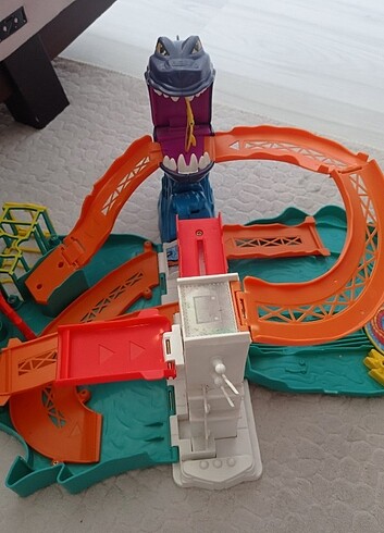 Hot wheels köpek balığı